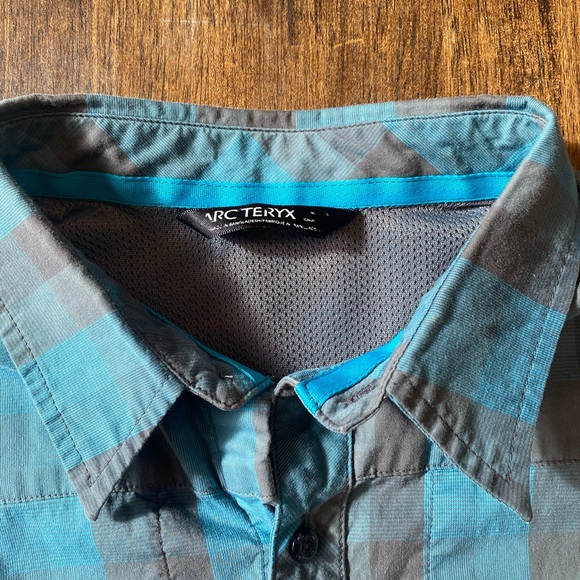 Arc’teryx button down - Picture 3 of 6